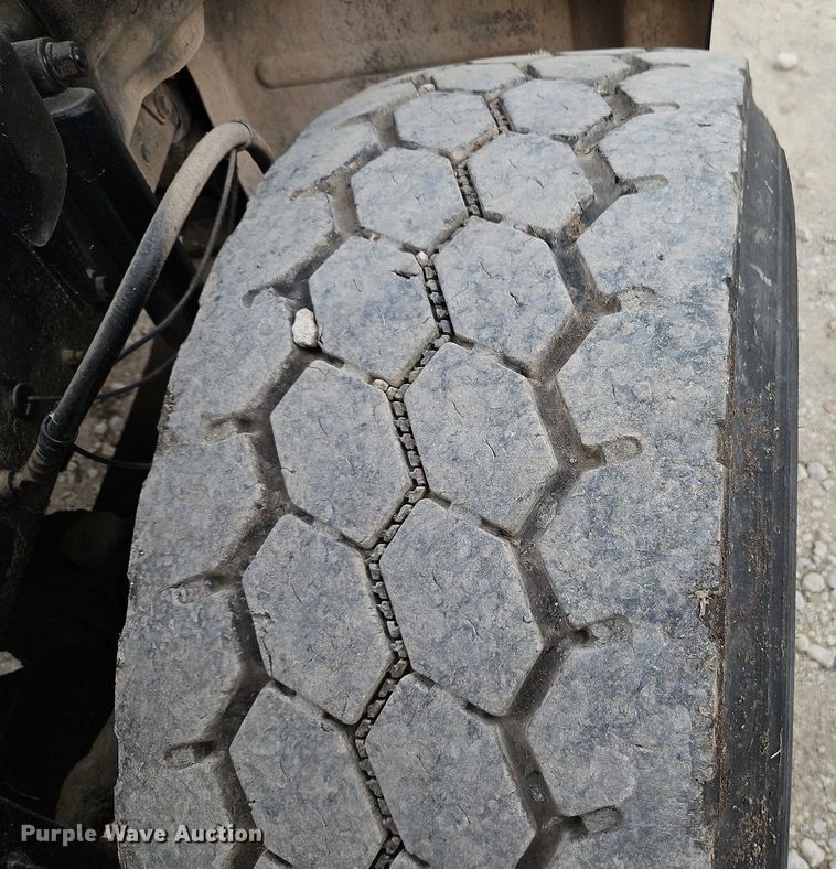 image for item DP2510 2005 Mack CV713  truck chassis