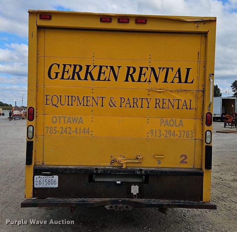 image for item DP2513 2001 GMC Savana G3500  box truck