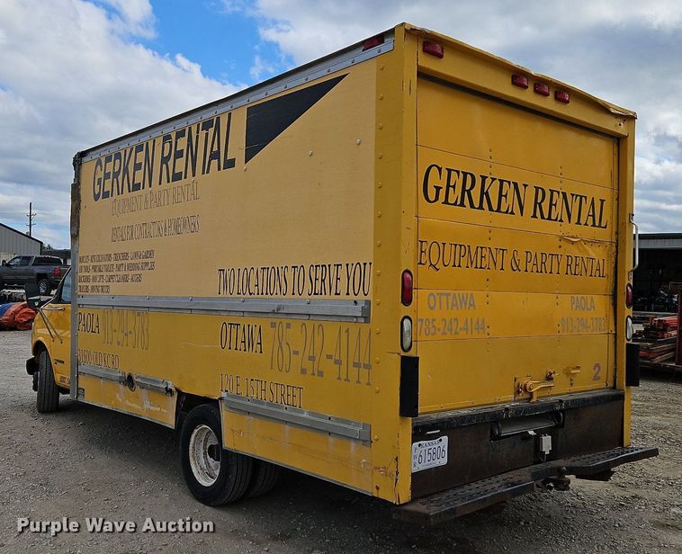 image for item DP2513 2001 GMC Savana G3500  box truck