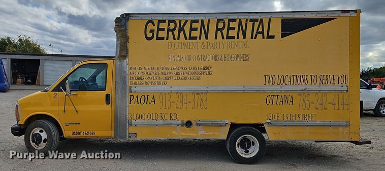 image for item DP2513 2001 GMC Savana G3500  box truck