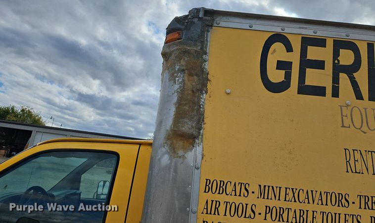 image for item DP2513 2001 GMC Savana G3500  box truck