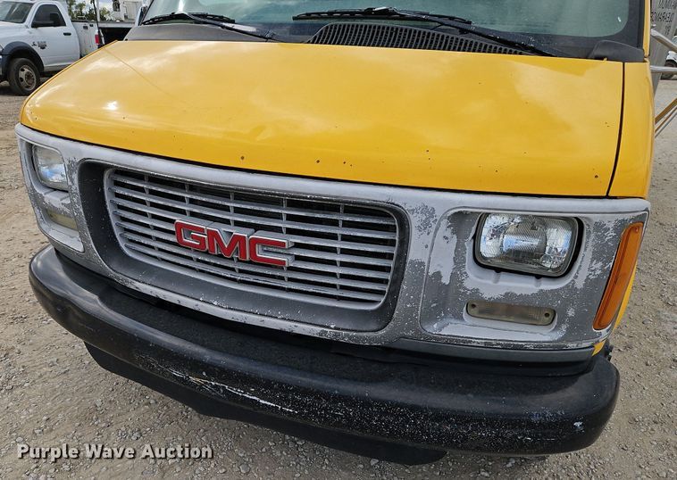 image for item DP2513 2001 GMC Savana G3500  box truck