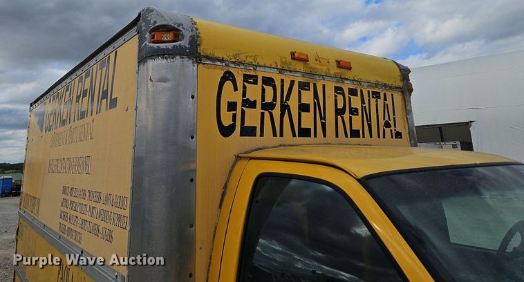 image for item DP2513 2001 GMC Savana G3500  box truck