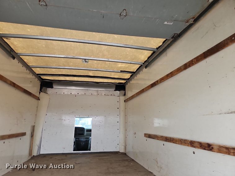 image for item DP2513 2001 GMC Savana G3500  box truck