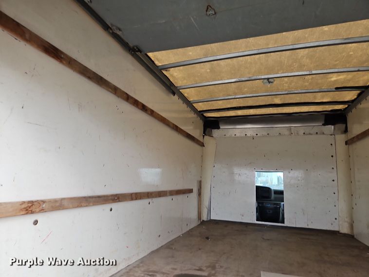 image for item DP2513 2001 GMC Savana G3500  box truck