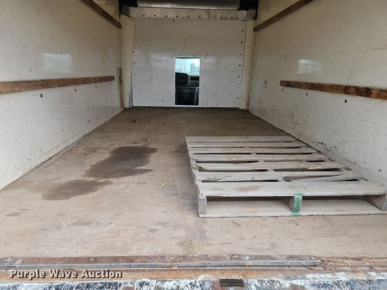 image for item DP2513 2001 GMC Savana G3500  box truck