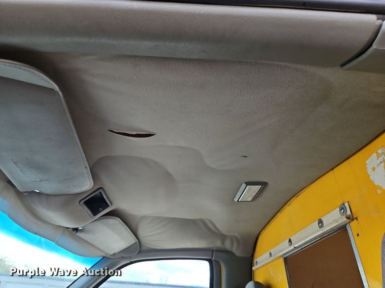 image for item DP2513 2001 GMC Savana G3500  box truck