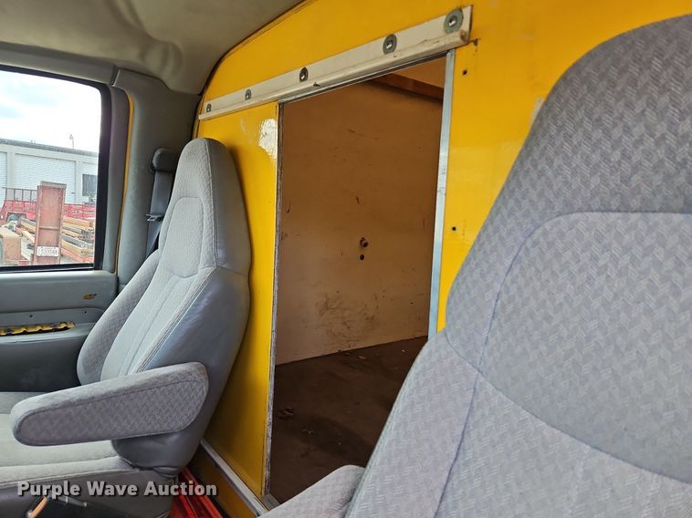 image for item DP2513 2001 GMC Savana G3500  box truck