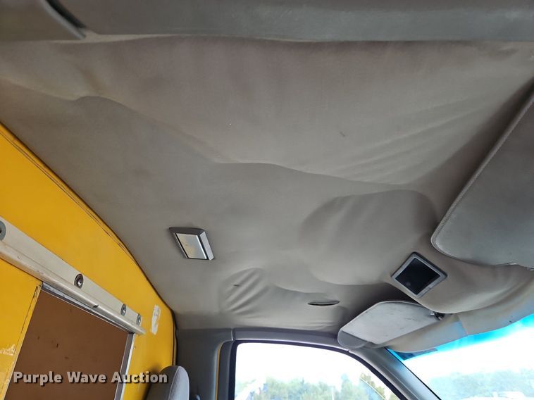 image for item DP2513 2001 GMC Savana G3500  box truck