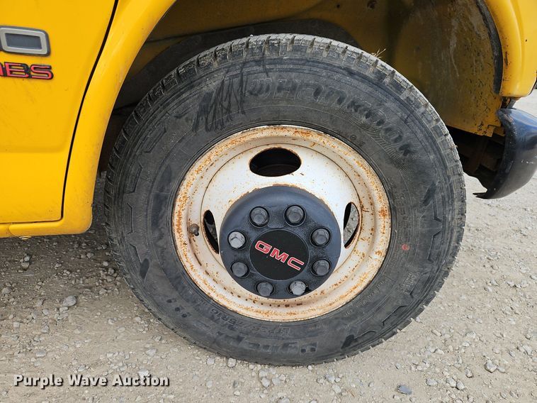 image for item DP2513 2001 GMC Savana G3500  box truck