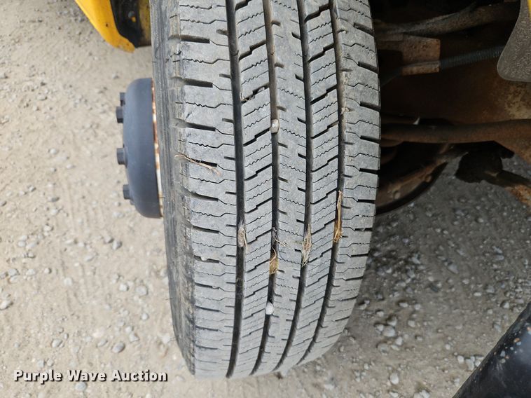 image for item DP2513 2001 GMC Savana G3500  box truck