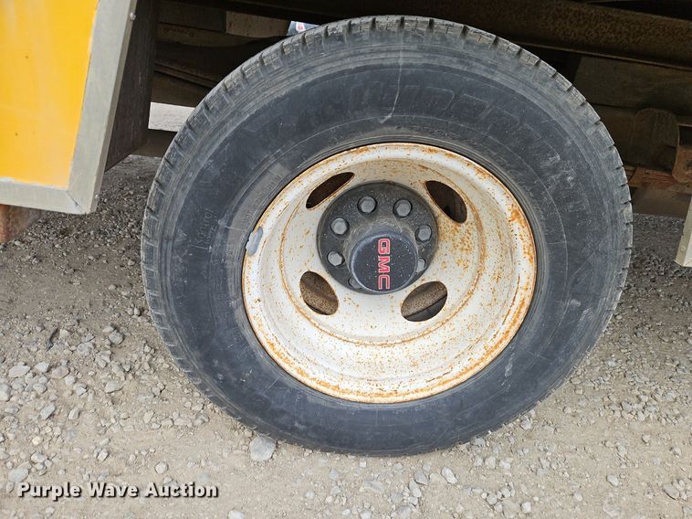 image for item DP2513 2001 GMC Savana G3500  box truck