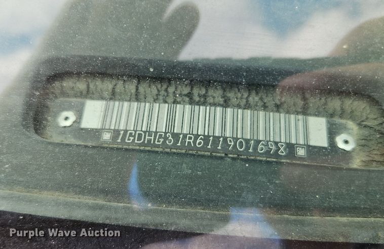 image for item DP2513 2001 GMC Savana G3500  box truck