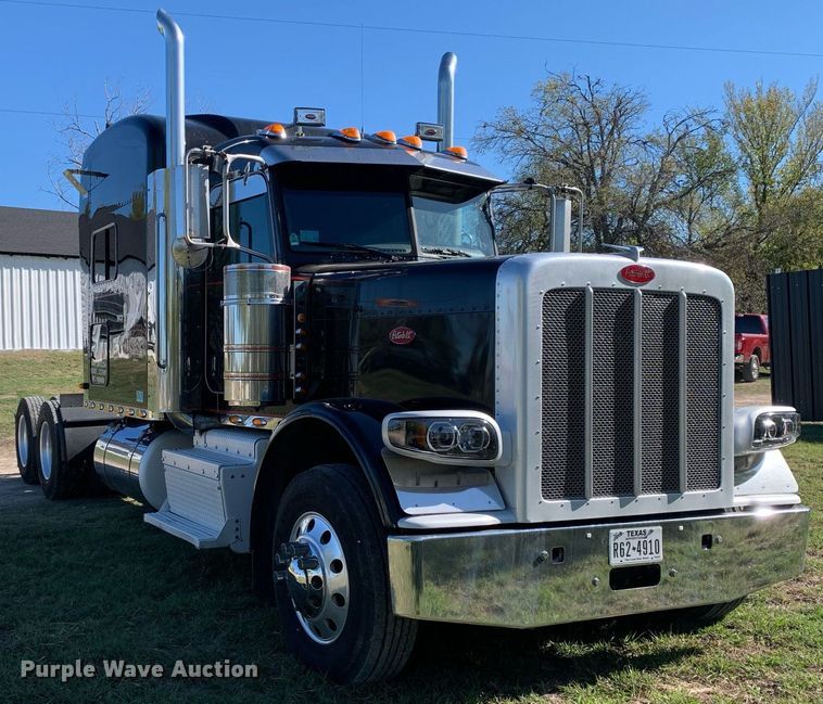 image for item DP8697 2013 Peterbilt 388  semi truck