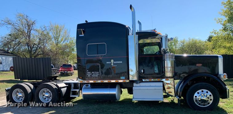 image for item DP8697 2013 Peterbilt 388  semi truck