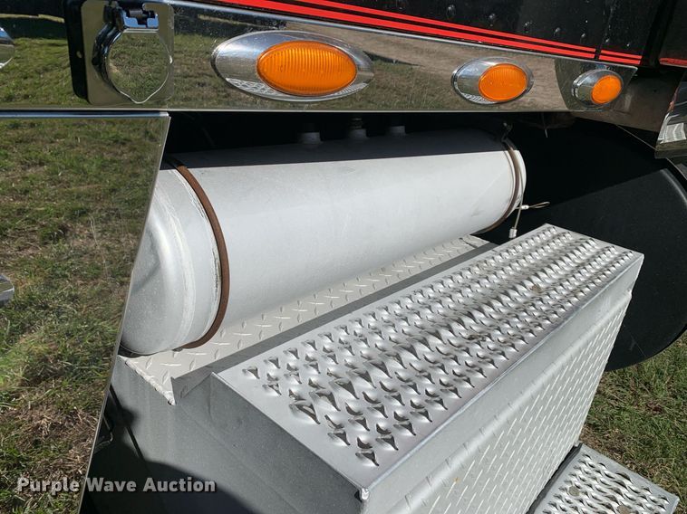 image for item DP8697 2013 Peterbilt 388  semi truck