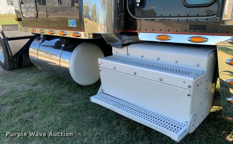 image for item DP8697 2013 Peterbilt 388  semi truck