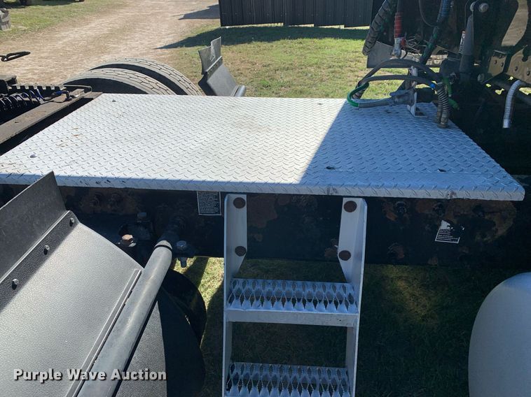 image for item DP8697 2013 Peterbilt 388  semi truck