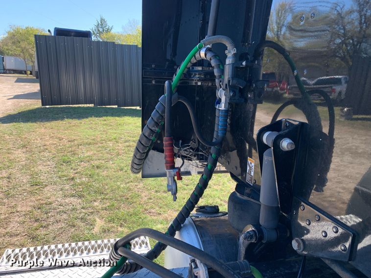 image for item DP8697 2013 Peterbilt 388  semi truck