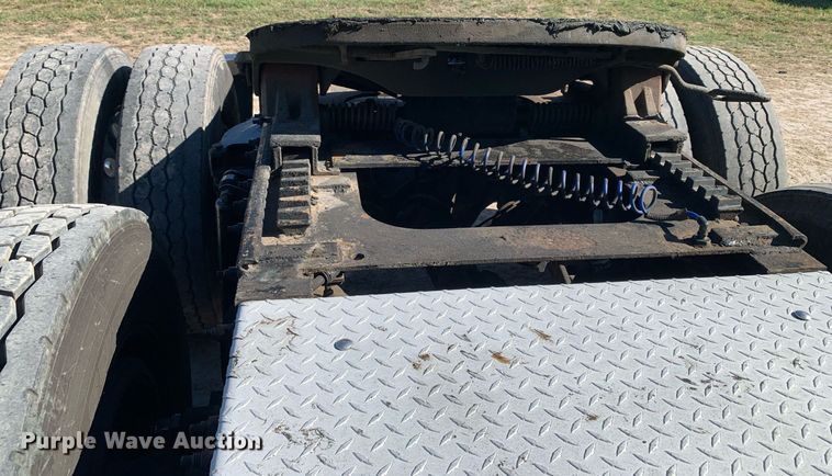 image for item DP8697 2013 Peterbilt 388  semi truck