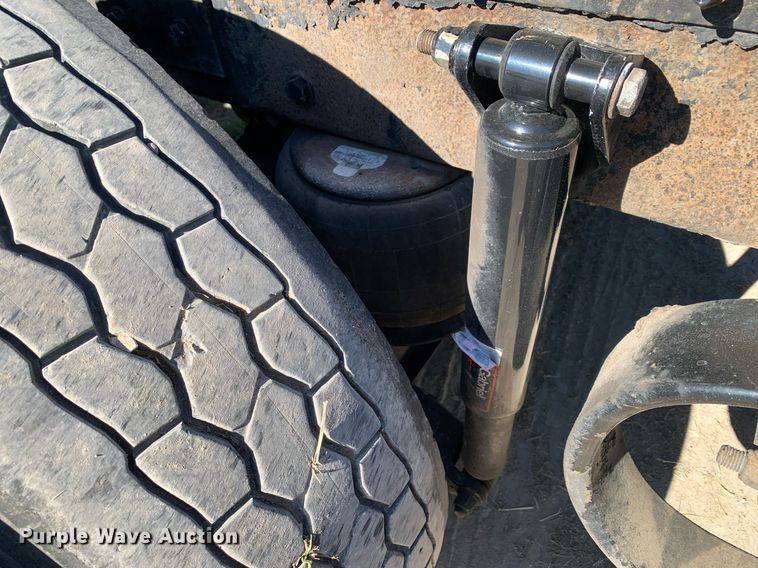 image for item DP8697 2013 Peterbilt 388  semi truck