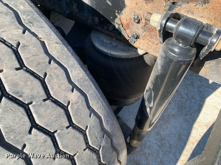 image for item DP8697 2013 Peterbilt 388  semi truck