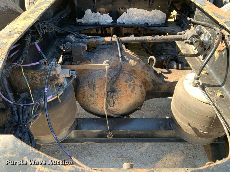 image for item DP8697 2013 Peterbilt 388  semi truck