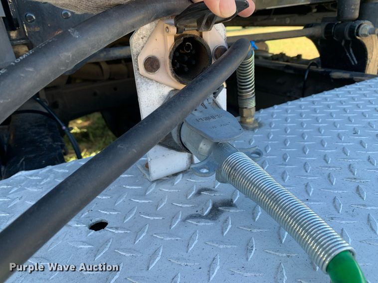 image for item DP8697 2013 Peterbilt 388  semi truck