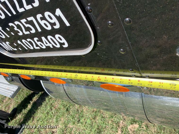 image for item DP8697 2013 Peterbilt 388  semi truck