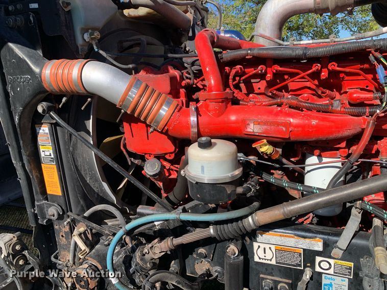 image for item DP8697 2013 Peterbilt 388  semi truck