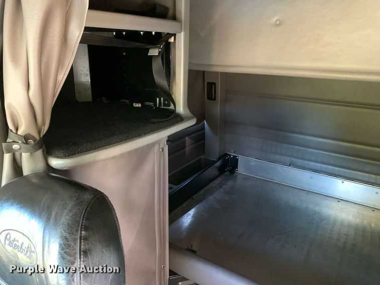 image for item DP8697 2013 Peterbilt 388  semi truck