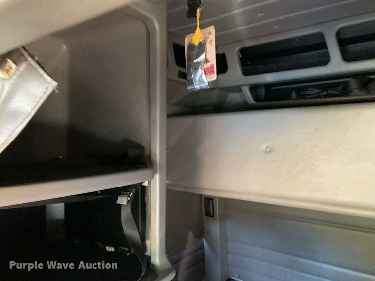 image for item DP8697 2013 Peterbilt 388  semi truck