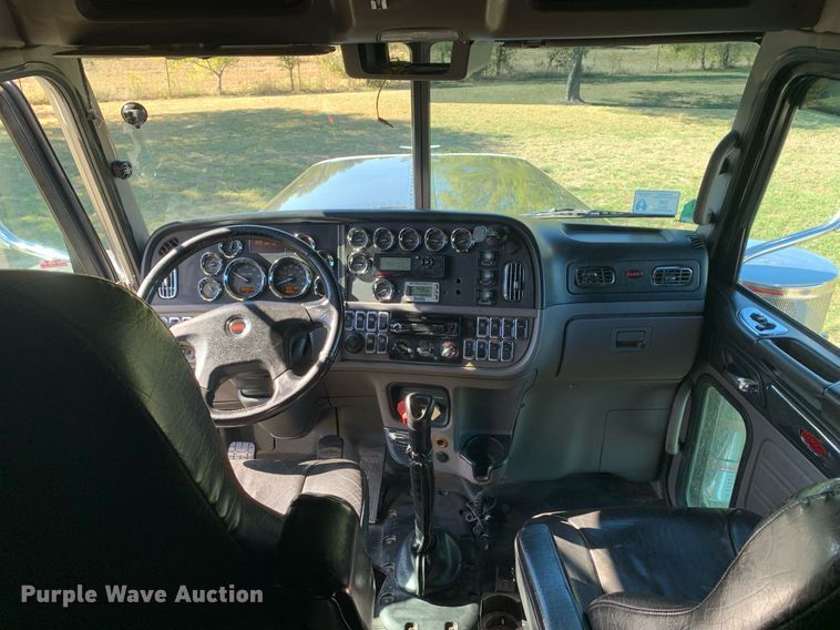 image for item DP8697 2013 Peterbilt 388  semi truck