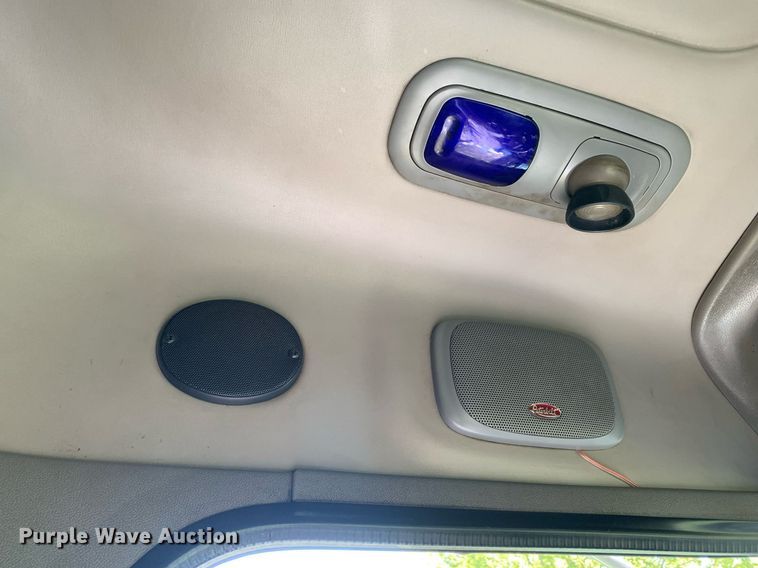 image for item DP8697 2013 Peterbilt 388  semi truck