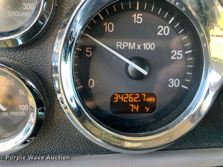 image for item DP8697 2013 Peterbilt 388  semi truck