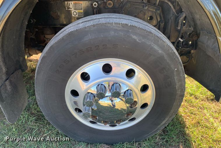 image for item DP8697 2013 Peterbilt 388  semi truck