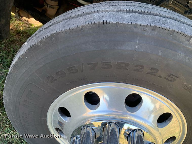 image for item DP8697 2013 Peterbilt 388  semi truck