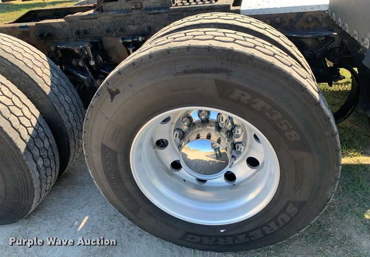 image for item DP8697 2013 Peterbilt 388  semi truck