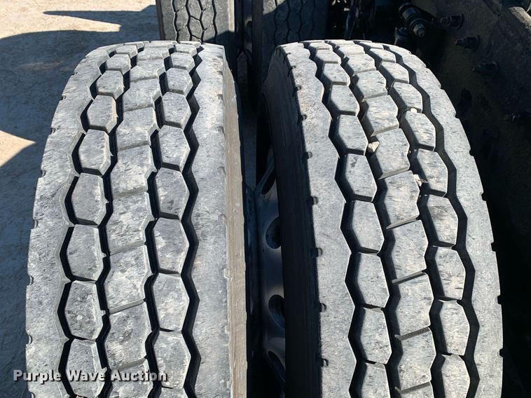 image for item DP8697 2013 Peterbilt 388  semi truck