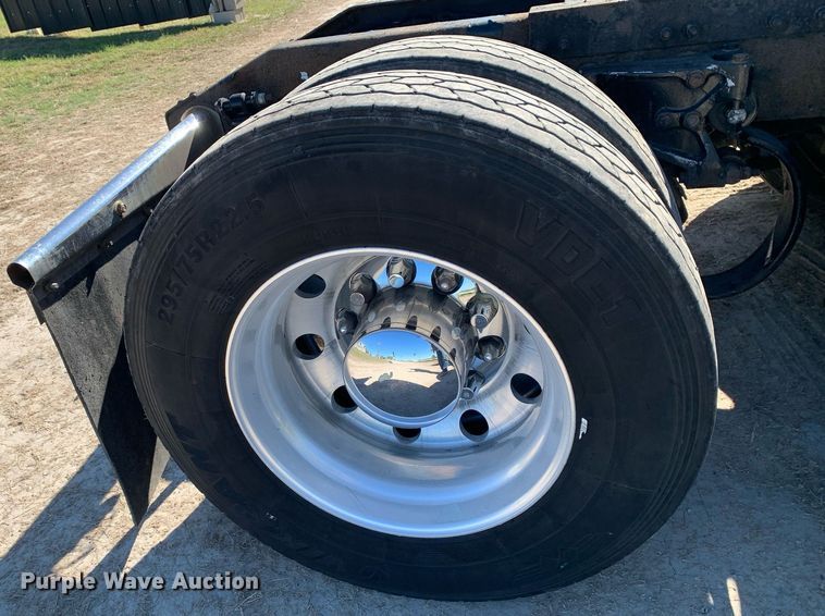 image for item DP8697 2013 Peterbilt 388  semi truck