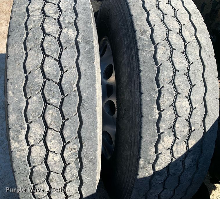 image for item DP8697 2013 Peterbilt 388  semi truck