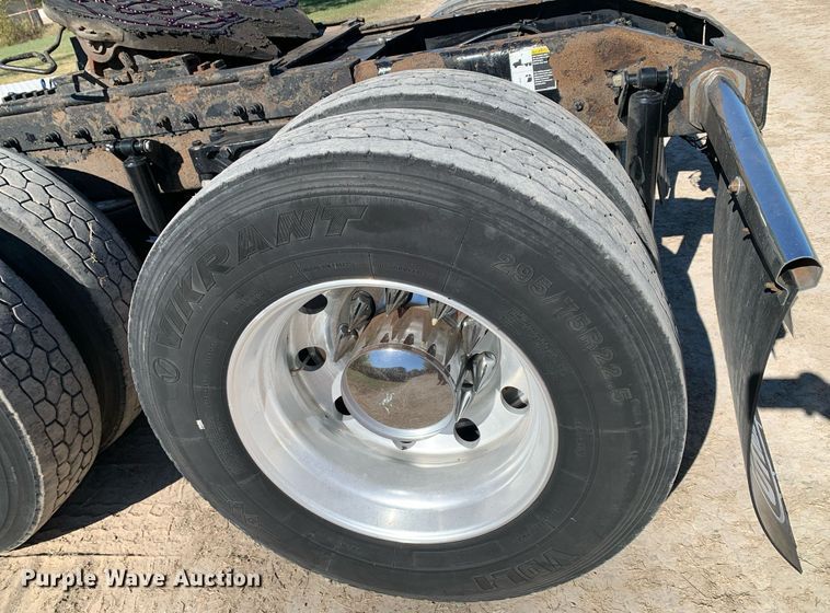 image for item DP8697 2013 Peterbilt 388  semi truck