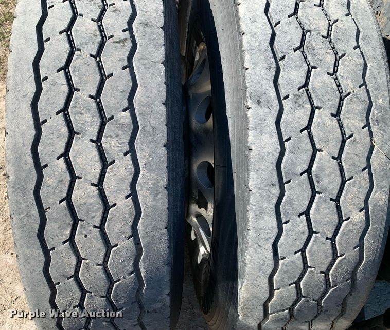 image for item DP8697 2013 Peterbilt 388  semi truck