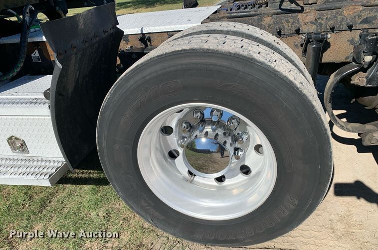 image for item DP8697 2013 Peterbilt 388  semi truck