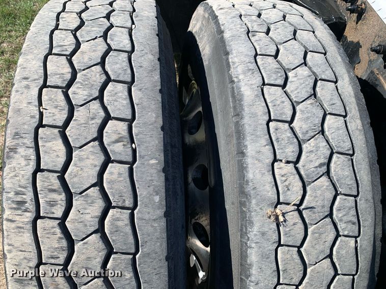 image for item DP8697 2013 Peterbilt 388  semi truck