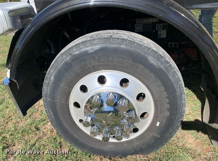 image for item DP8697 2013 Peterbilt 388  semi truck