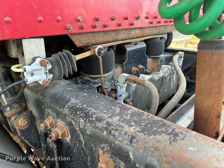 image for item DQ0997 2001 Freightliner FDL120  semi truck