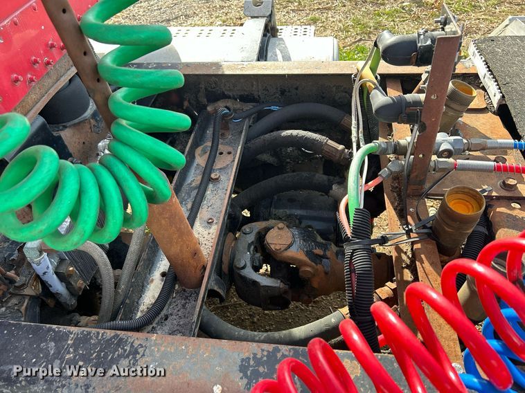 image for item DQ0997 2001 Freightliner FDL120  semi truck