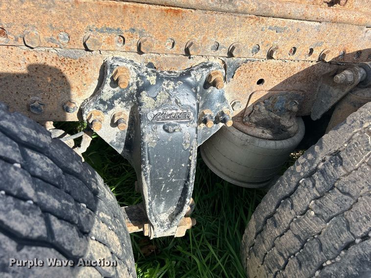 image for item DQ0997 2001 Freightliner FDL120  semi truck