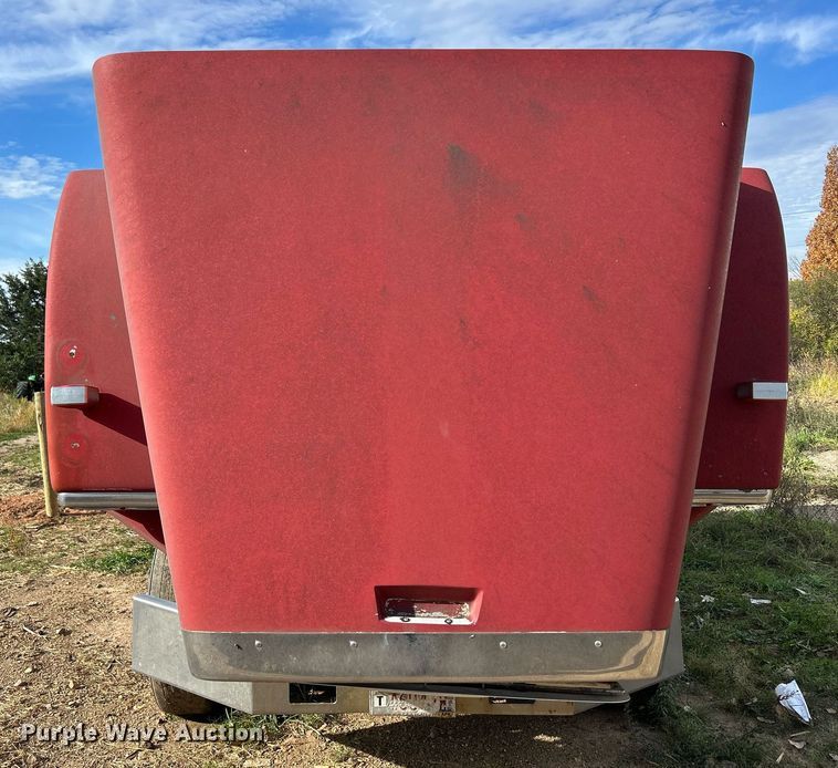 image for item DQ0997 2001 Freightliner FDL120  semi truck